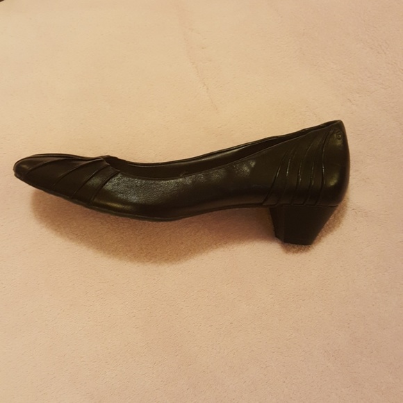 rockport black pumps